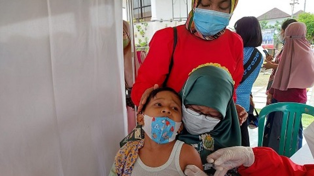 1500 Anak Usia SD di Kota Tegal Ikuti Vaksinasi Covid-19
            - galeri foto