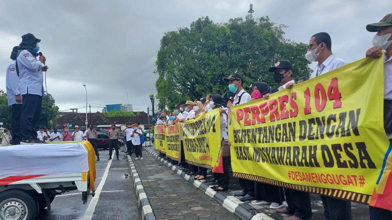 Ratusan Perangkat Desa di Bantul Gelar Unjuk Rasa Tuntut Revisi Perpres Nomor 104 Tahun 2021 tentang Dana Desa
            - galeri foto