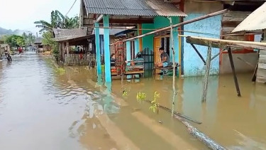 Curah Hujan Tinggi Tiga Desa di Kecamatan Kelumbayan Terendam Banjir dan Tanah Longsor