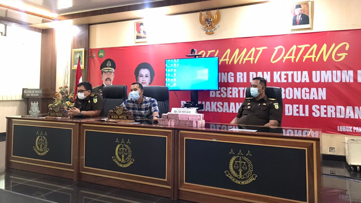 Jadi Tersangka Kasus Korupsi Mantan Bendahara DPRD Deli Serdang Tak Ditahan
            - galeri foto