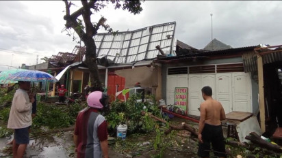Sebanyak 280 Rumah Warga di Madiun Jawa Timur Rusak dan Roboh Akibat Disapu Angin Puting Beliung