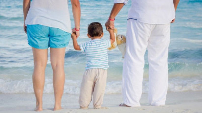 Hadiah Terbaik Apa Untuk Anak, Liburan Atau Mainan?