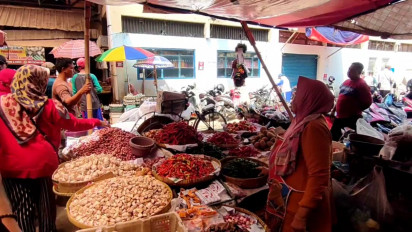 Jelang Natal dan Tahun Baru, Harga Bahan Pokok di Pasar Tradisional Cirebon Naik Hingga 100 Persen
