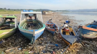 Lautan Sampah di Waduk Jatigede Sumedang, Warga: Pemerintah Turun Tangan, dong