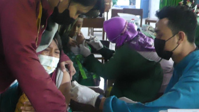 Ribuan Anak di Bantul Ikuti Vaksinasi Covid Serentak di Enam Lokasi