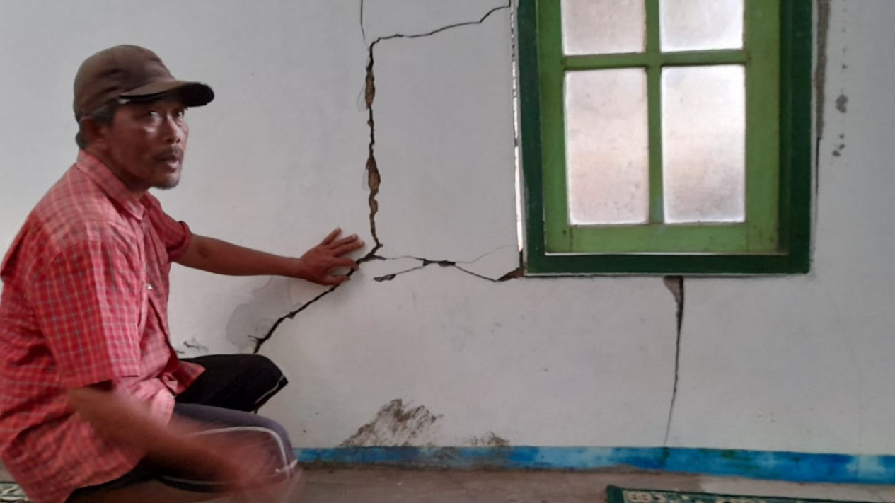 Delapan Rumah dan Satu Mushola Rusak Akibat Tanah Bergerak di Banjarnegara
            - galeri foto