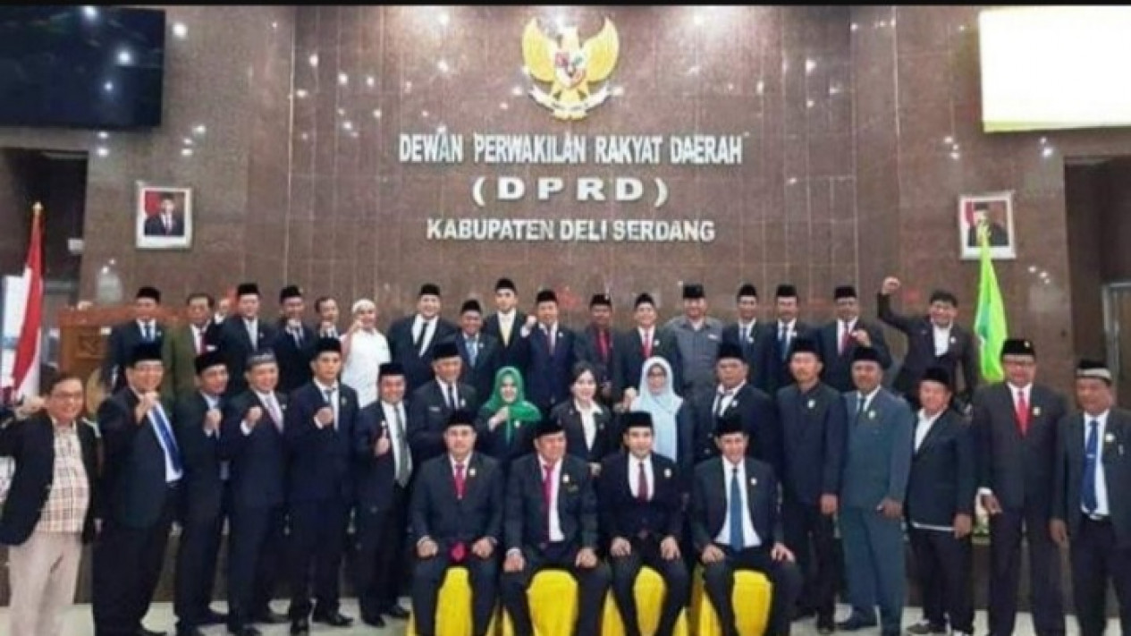 Korupsi Kendaraan Dinas, Kejaksaan Deli Serdang Periksa Mantan Ketua DPRD dan Komisi A
            - galeri foto