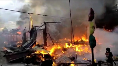 Kebakaran Hebat Landa Lima Kios di Pasar Niaga Sumber Agung Kotawaringin Barat Kalimantan Tengah