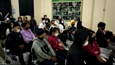 Razia Penyakit Masyarakat, Satpol PP Cirebon Amankan Belasan Pasangan Bukan Suami Istri Saat Asik Mesum di Kamar Hotel