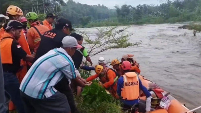 Lima Wisatawan Terjebak Banjir Saat Susur Sungai di Magelang