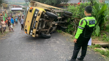 Seorang Guru di Batu Tewas Terlindas Truk