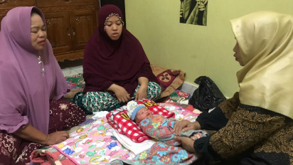 Warga Temukan Bayi Baru Lahir Dibuang di Dekat Pemakaman Umum