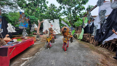 Liburan ala Seniman Nusantara di Watulumbung Parangtritis Bantul Yogyakarta