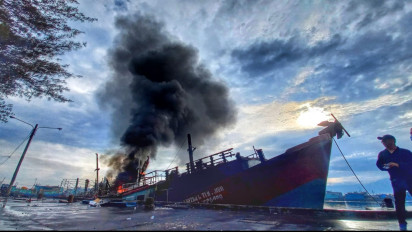 Diduga Konsleting Listrik, Kapal Motor Inti Makmur Antar Pulau, Terbakar