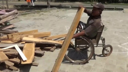 Keren! Seorang Penyandang Disabilitas di Pati Sukses Menjadi Pengusaha Meubel