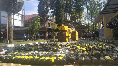 Polisi Musnahkan Ribuan Biang Rusuh di Garut