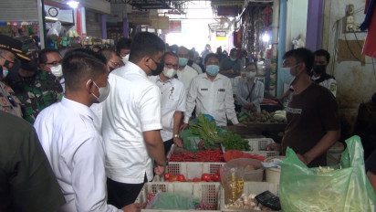 Sidak Pasar Jelang Nataru, Wali Kota Medan Temukan Naiknya Harga Cabai