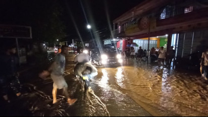 Puluhan Rumah Warga Serta Dermaga Perikanan di Pelabuhanratu Kabupaten Sukabumi Terendam Banjir Akibat Hujan Deras