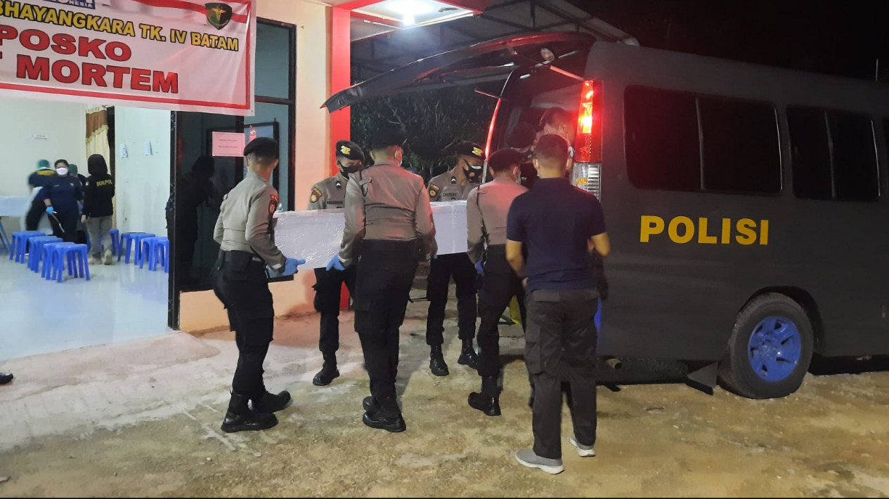 Sebanyak 11 Jenazah Pekerja Migran Indonesia yang jadi Korban Kapal Tenggela di Johor Bahru Malaysia Dibawa ke Batam
            - galeri foto