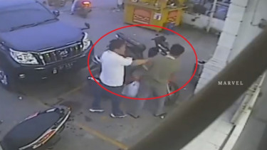 Ini Video Viral ketika Pengemudi Toyota Prado Menganiaya Pelajar di Medan, Netizen Bongkar Identitas Pelaku