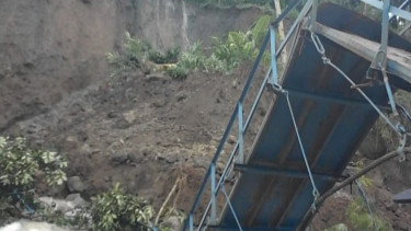 Dua Jembatan di Cianjur Putus Terbawa Arus, Sekitar 1000 KK di Cidaun-Cianjur Terisolir