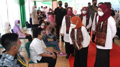 Ibu Negara Tinjau Pelaksanaan Vaksinasi Covid-19 Pada Anak di Jakarta