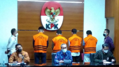 KPK Serahkan Berkas dan Tersangka 10 Anggota DPRD Muara Enim ke JPU
