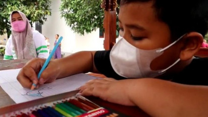 Jual Gambar Berwarna Rp2 Ribu, Bocah SD di Lampung Kantongi Omzet Rp3,5 Juta