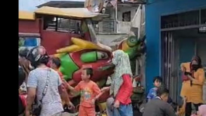 Odong-Odong Kelinci Tabrak Rumah di Banyuwangi, 12 Orang Terluka