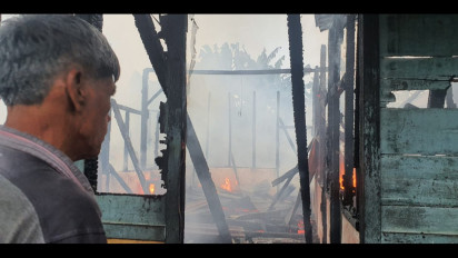 Diduga Korsleting Arus Pendek Dua Rumah Warga Terbakar di Tapanuli Selatan