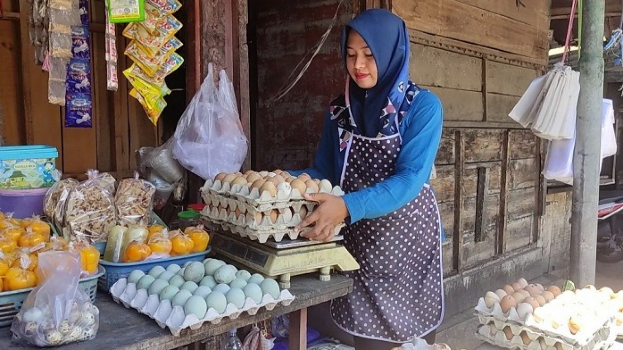 Harga Meroket, Telur Bentesan Menjadi Primadona di Blitar
            - galeri foto