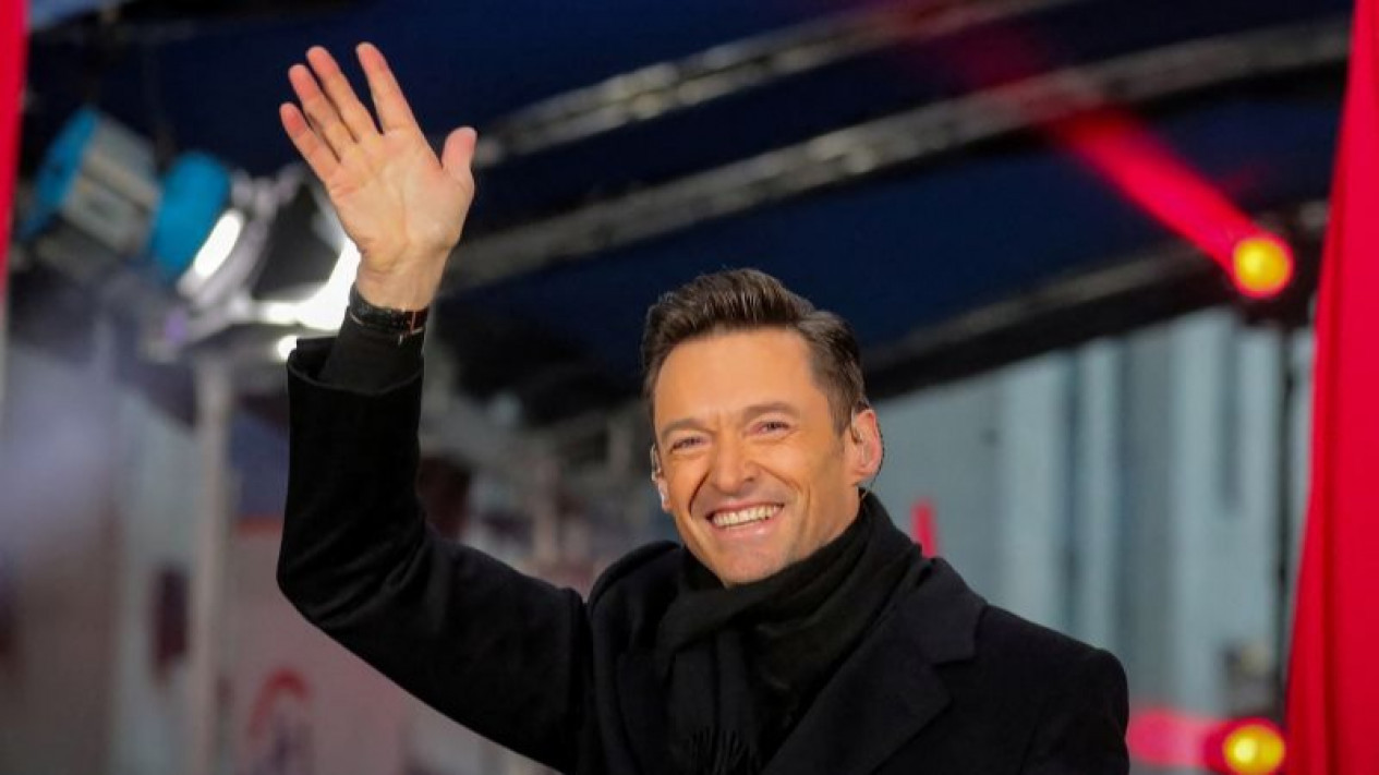 "Wolverine" Hugh Jackman Positif Covid-19, Terpaksa Batalkan Pentas di Broadway 
            - galeri foto