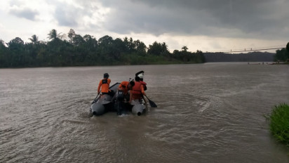 Pencarian Korban Diduga Hanyut di Aliran Sungai Lematang Lahat
