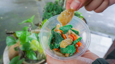 Manis dan Segar, Olahan Kulit Jeruk Jadi Manisan yang Kaya Vitamin