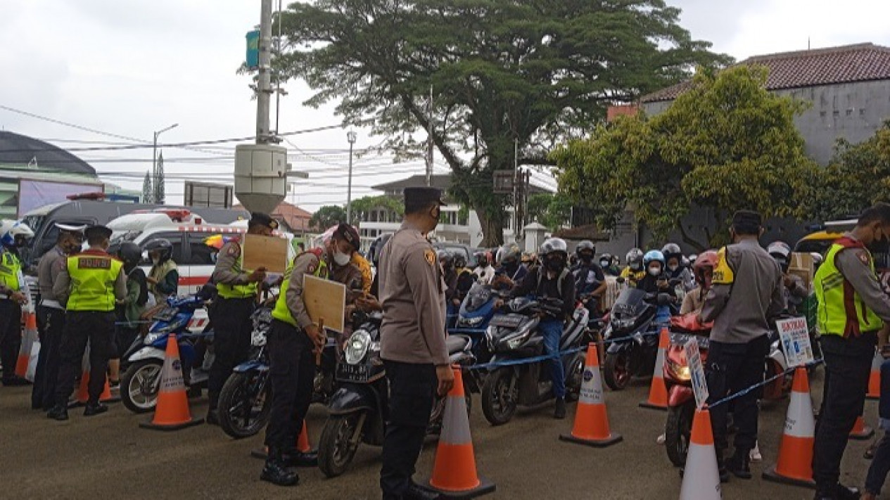  Ribuan Pengandara Motor di Sukabumi Terjaring Pemeriksaan Sertivikat Vaksin
            - galeri foto