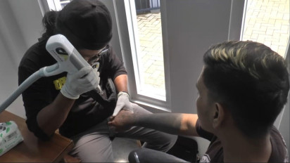 Motivasi Berhijrah Sambut 2022, Puluhan Orang di Jepara Ikut Hapus Tato Gratis