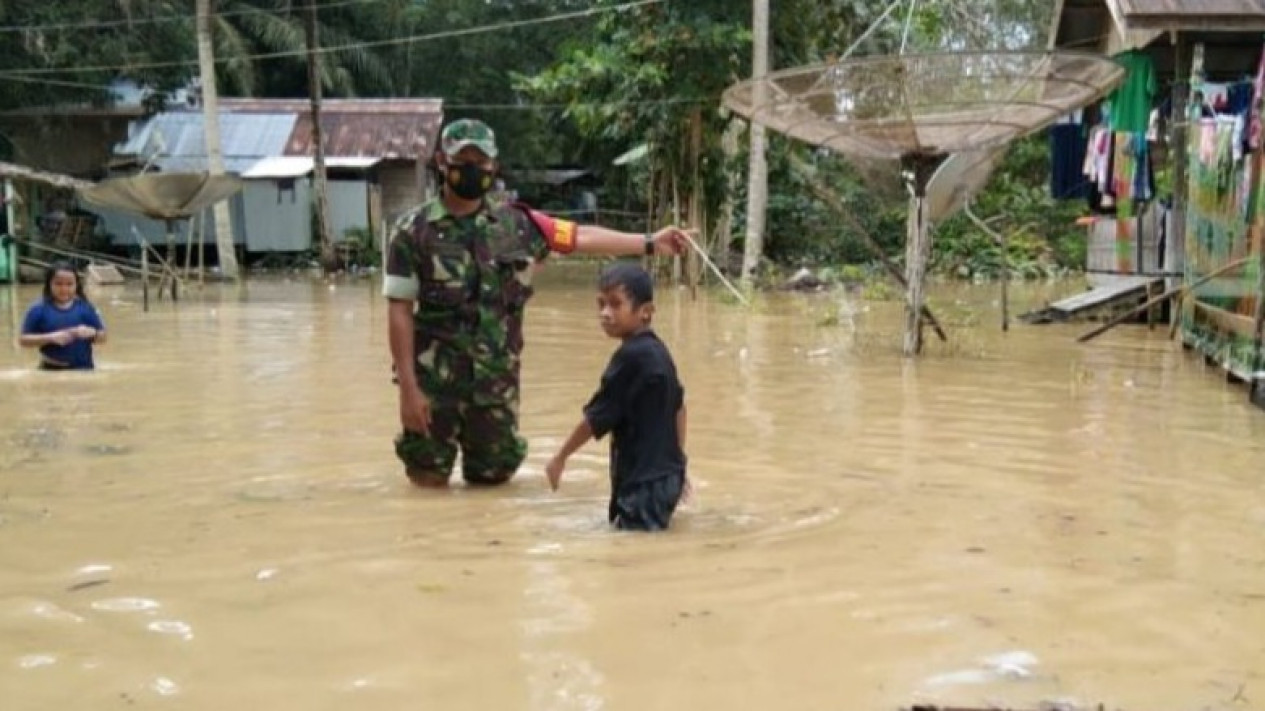 Banjir Melanda Kabupaten Penajam Paser Utara Kaltim
            - galeri foto
