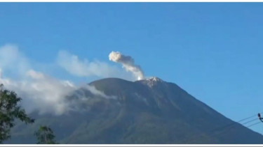 Penghujung Tahun Gunung Api Ile Lewotolok Erupsi 1256 kali