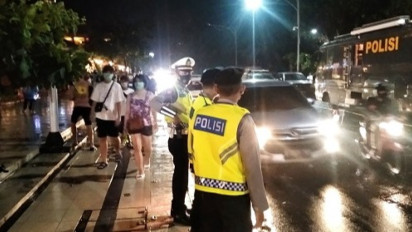 Jelang Tahun Baru 2022: Pantai Kuta Bali Mulai Dipadati Wisatawan