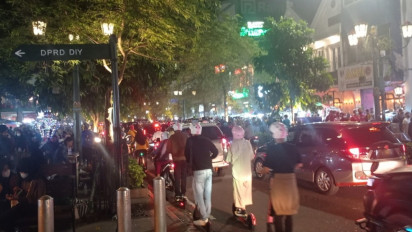 Malam Tahun Baru, Kawasan Malioboro Yogyakarta Semakin Padat Dibanjiri Wisatawan