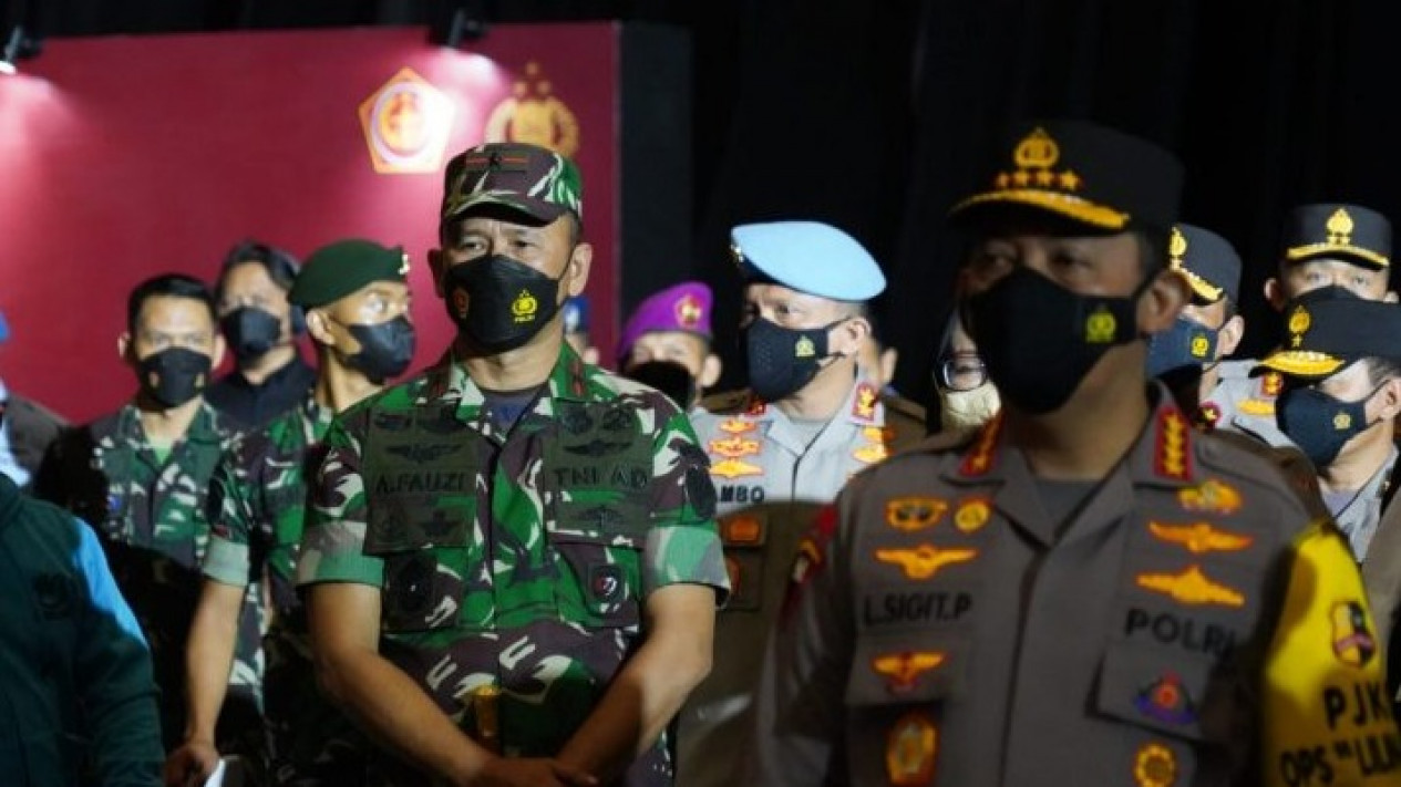 Siapakah Danrem 061 Surya Kencana Achmad Fauzi yang Berdebat Panas dengan Bahar Smith?
            - galeri foto