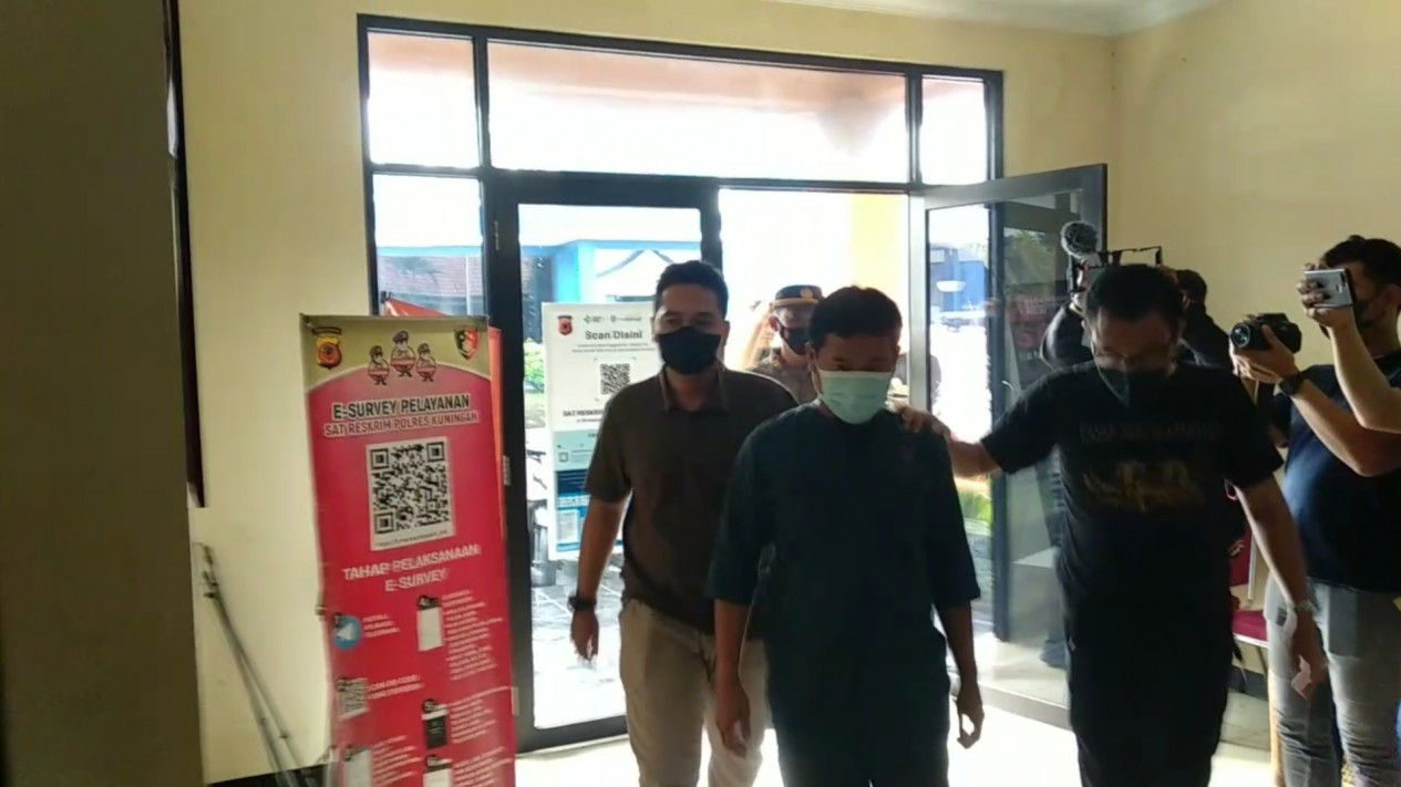 Ustadz di Kuningan yang Cabuli 8 Santri Lelaki Pasrah saat Ditangkap Polisi, Alasannya Bikin Emosi
            - galeri foto
