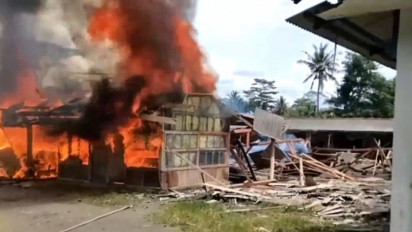 Puluhan Kios di Pasar Tangogo Ciamis Terbakar