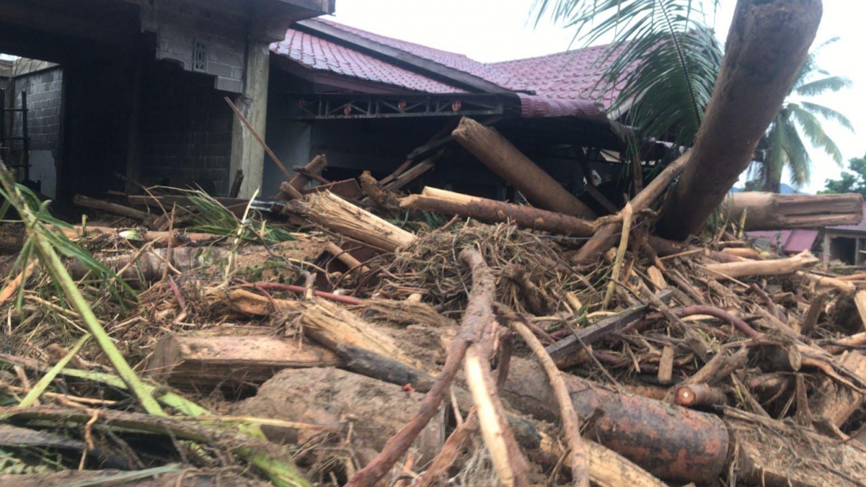 Banjir Bandang Padang Lawas Sapu 16 Desa dan Rusak 12 Rumah
            - galeri foto