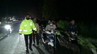 Biar Kapok ! Pengendara Motor Knalpot Brong Disanksi Dorong Motor Sejauh 10 KM