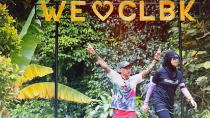 Awali 2022, Ganjar Pranowo dan Istri Trail Running ke Air Terjun Curug Lawe