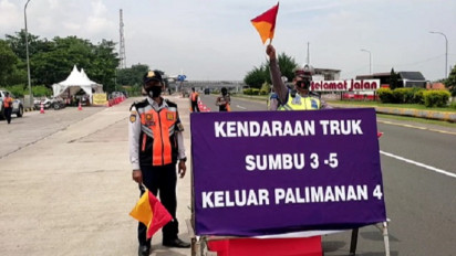 Urai Kepadatan Arus Balik Libur Nataru, Polresta Cirebon Keluarkan Kendaraan Besar dari Ruas Tol Palimanan ke Jalur Arteri