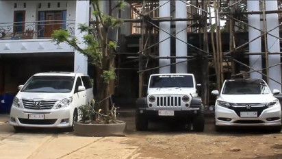 Viral!! Warga Pati Membelikan Hadiah Ultah 3 Mobil Mewah Untuk Anak dan Keponakannya