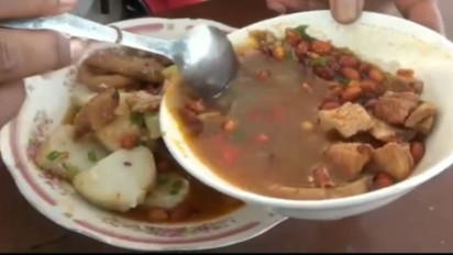 Soto Mera Madura, Disajikan dengan Daging Usus Sapi dan Taburan Kacang Goreng, Nikmatnya Menggugah Selera