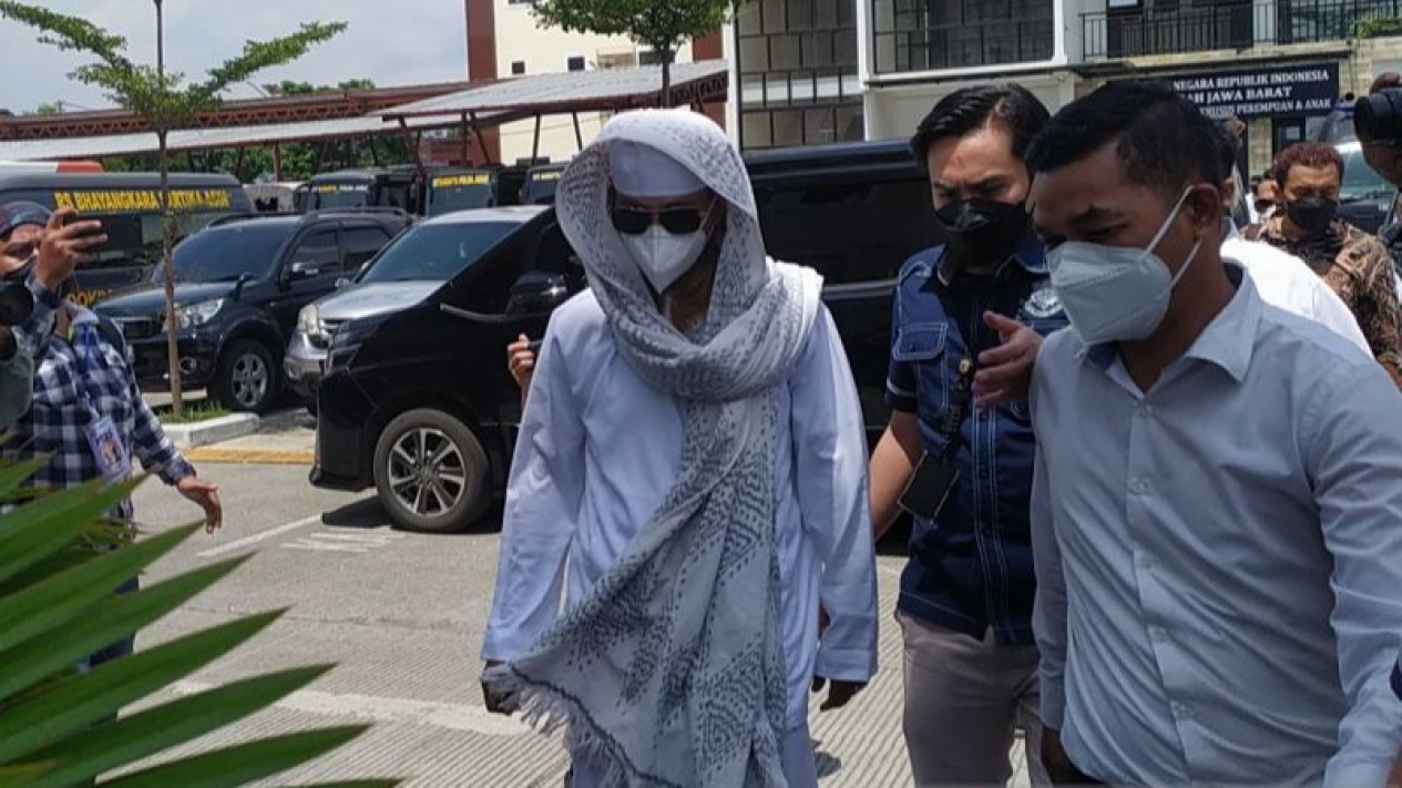 Bahar Smith Ditetapkan Jadi Tersangka, Kuasa Hukum: Kami Menduga Ada Sponsor di Belakang Semua Ini
            - galeri foto